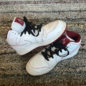 Air Jordan Mid White Gym Red (6.5 Youth)